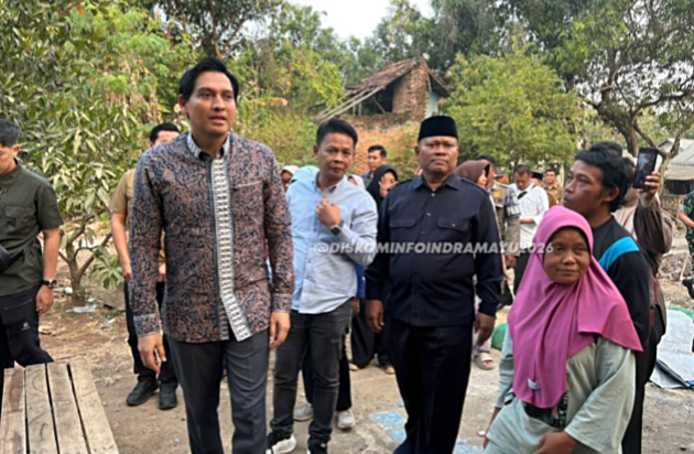 20 Tahun Tinggal di Rumah Tak Layak Huni, Bupati Lucky Hakim Salurkan Bantuan Rehab untuk Warga Jatimunggul
