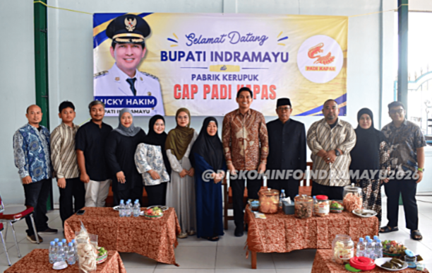 Menilik Produksi Kerupuk Padi Kapas Desa Kenanga: Bupati Lucky Dorong Potensi Ekonomi Lokal Indramayu