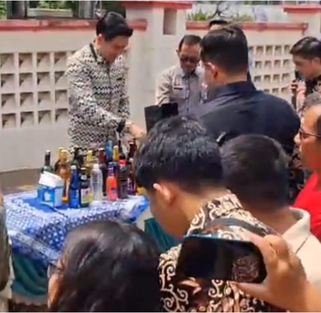 Tegakkan Perda, Bupati Lucky Hakim Pimpin Pemusnahan 9.346 Botol Miras di Eks Asrama Haji